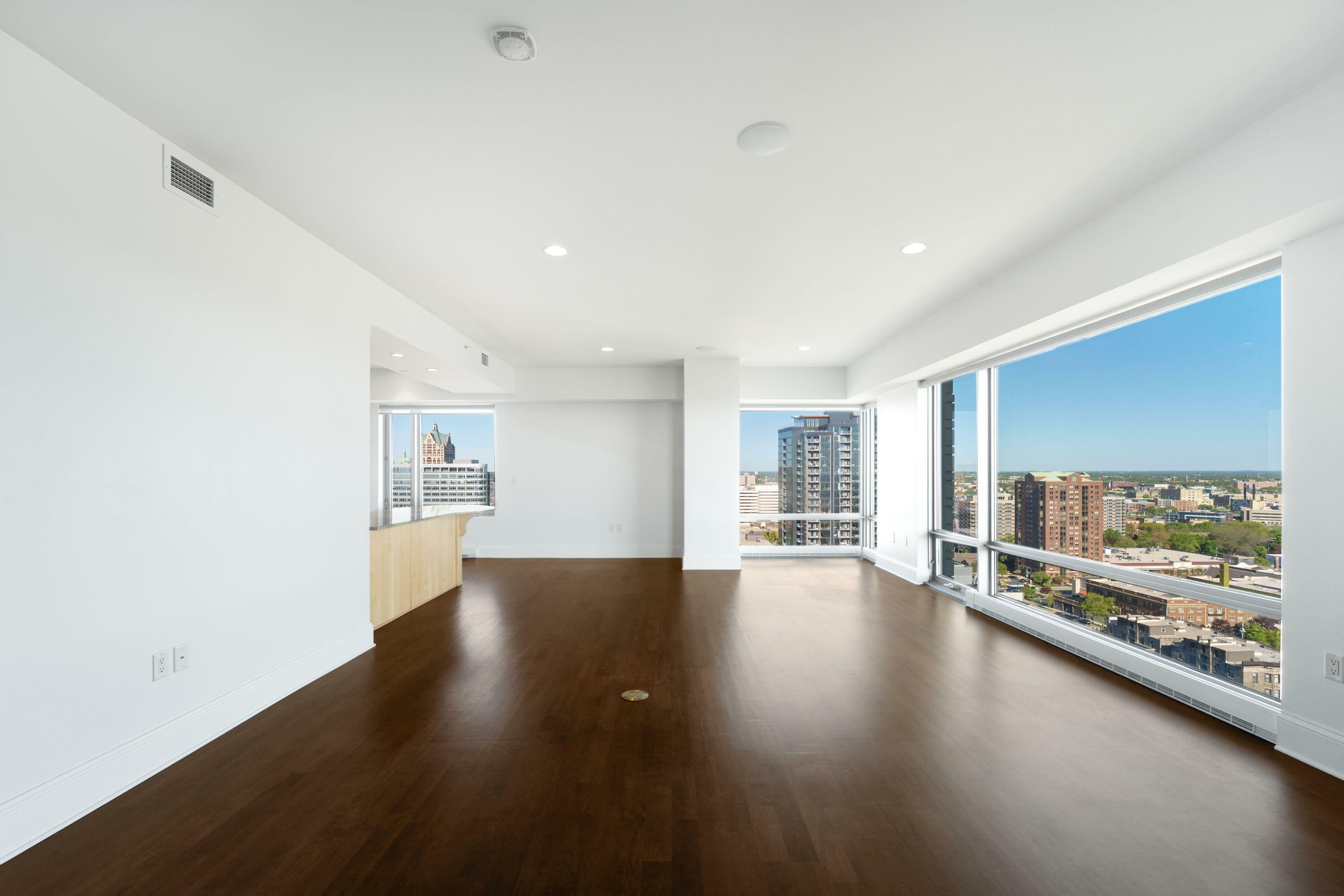 Property Photo: 923 E Kilbourn Ave 1903 WI 53202