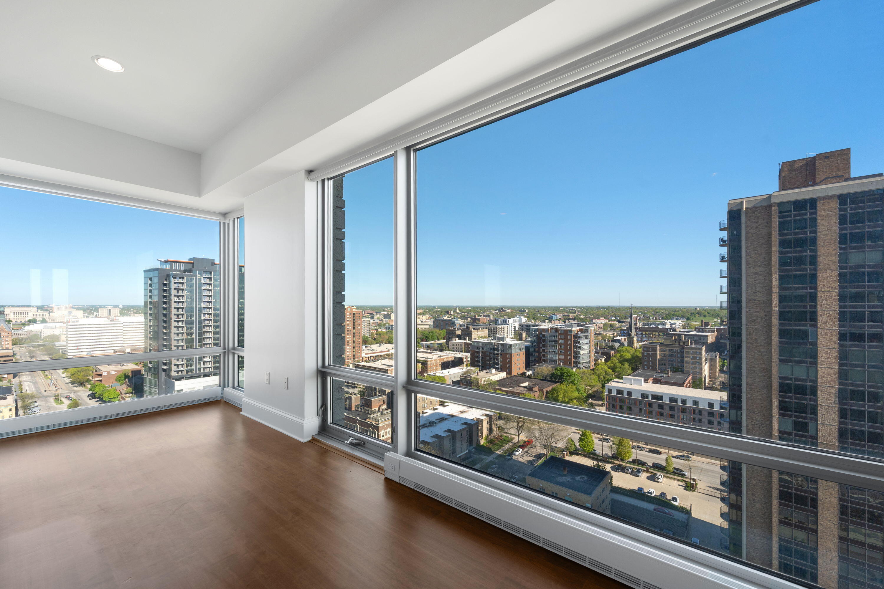 Property Photo:  923 E Kilbourn Ave 1903  WI 53202 