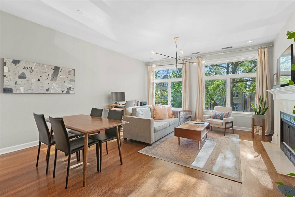 Property Photo: 3616 N Janssen Avenue 2N IL 60613