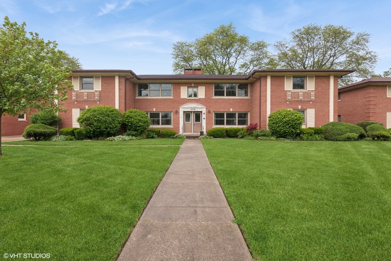 10720 W Cermak Road  Westchester IL 60154 photo