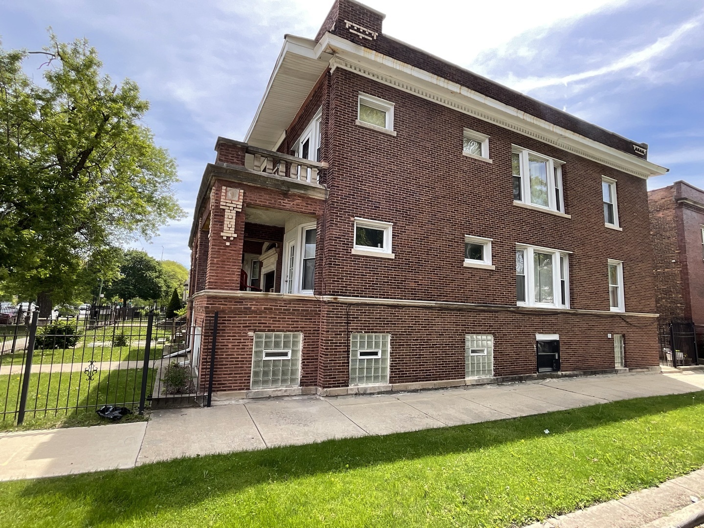 Property Photo: 143 E 111th Street IL 60628