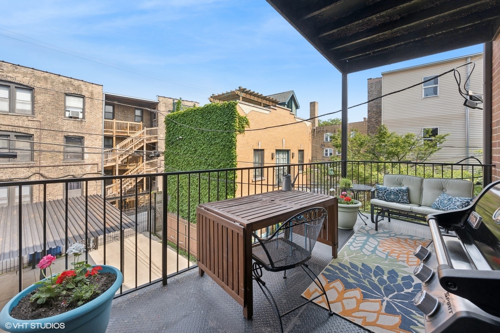 Property Photo: 5051 N Clark Street 2S IL 60640