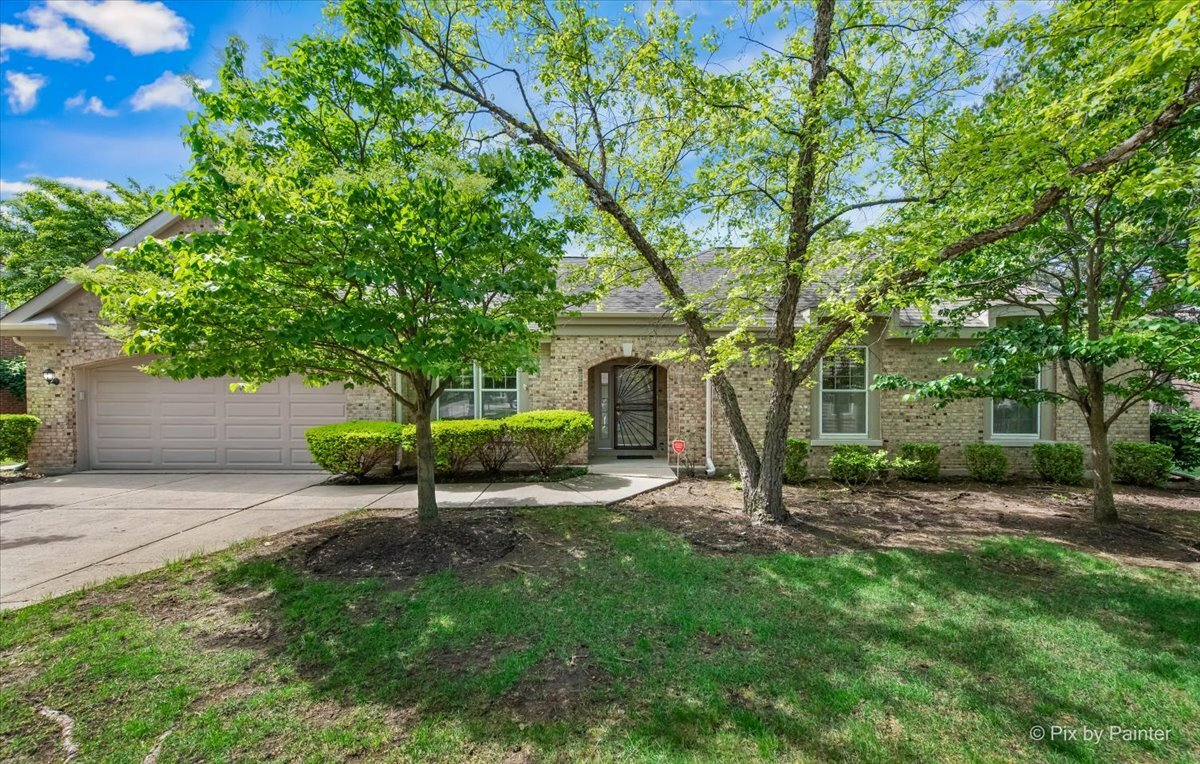 Property Photo: 324 Torrington Drive IL 60108
