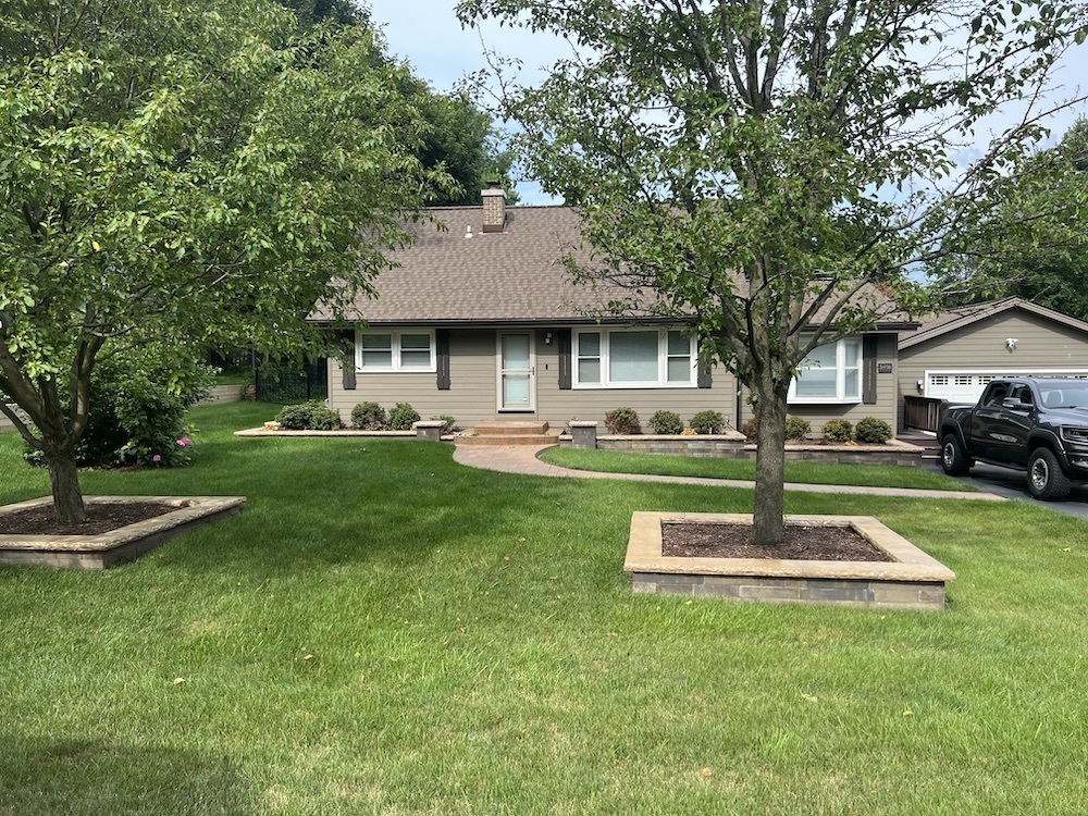 Property Photo: 3N736 Kenwood Avenue IL 60185