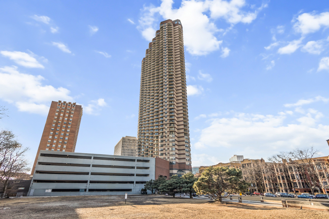 Property Photo: 3660 N Lake Shore Drive 2712 IL 60613