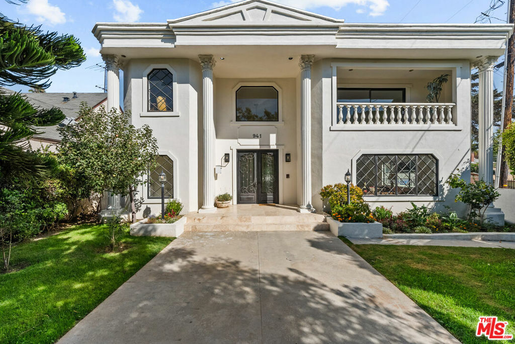 Property Photo: 941 Yale Street CA 90403