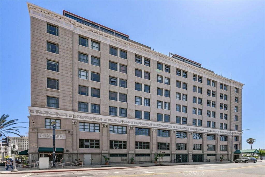 Property Photo:  100 W 5th Street 8B  CA 90802 