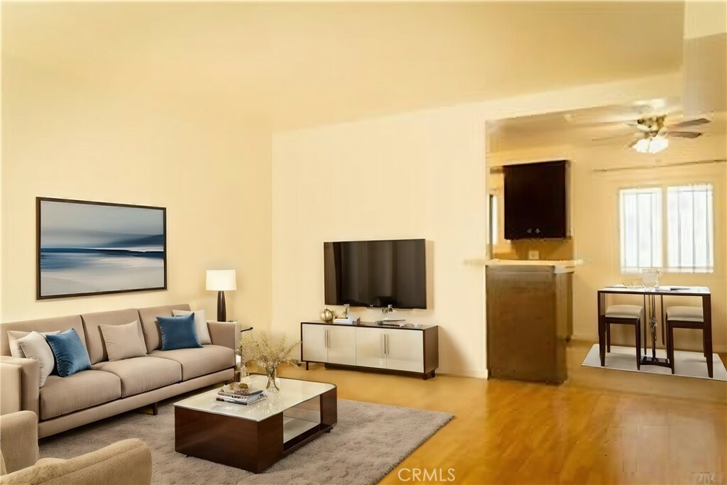 Property Photo: 919 E La Palma Drive 4 CA 90301