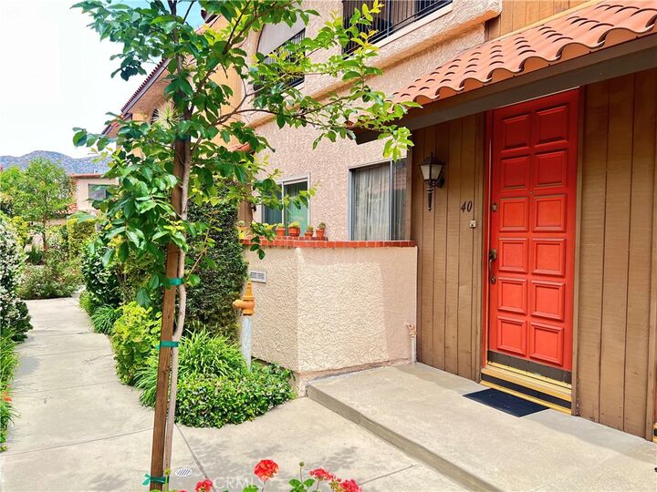 Property Photo: 1711 Grismer Avenue 40 CA 91504