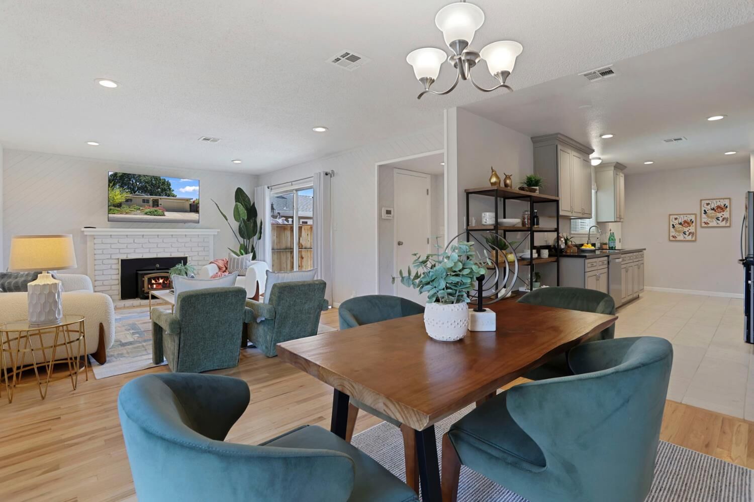 Property Photo:  2718 Jasmine Avenue  CA 95207 
