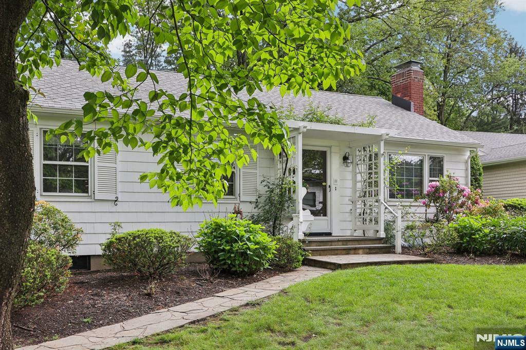 Property Photo: 4 Garden Court NJ 07423