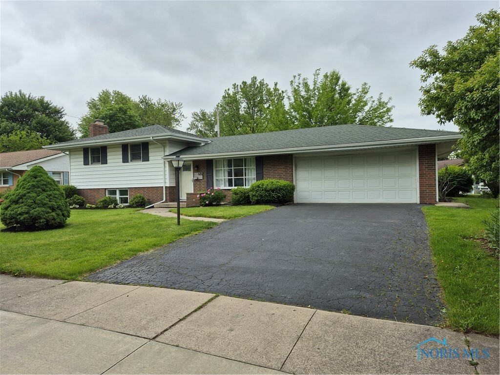 Property Photo: 615 Hillcrest Avenue OH 45840