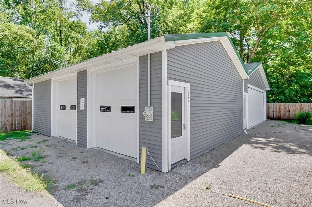 Property Photo: 1560 Russell Avenue OH 43701