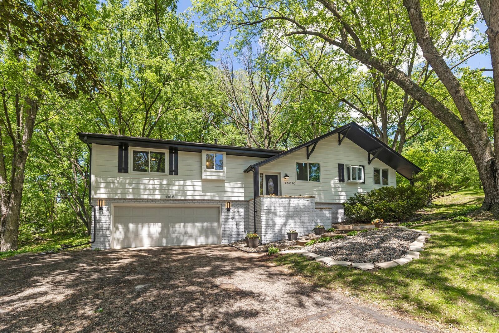 Property Photo: 16616 Eagle Ridge Drive MN 55345