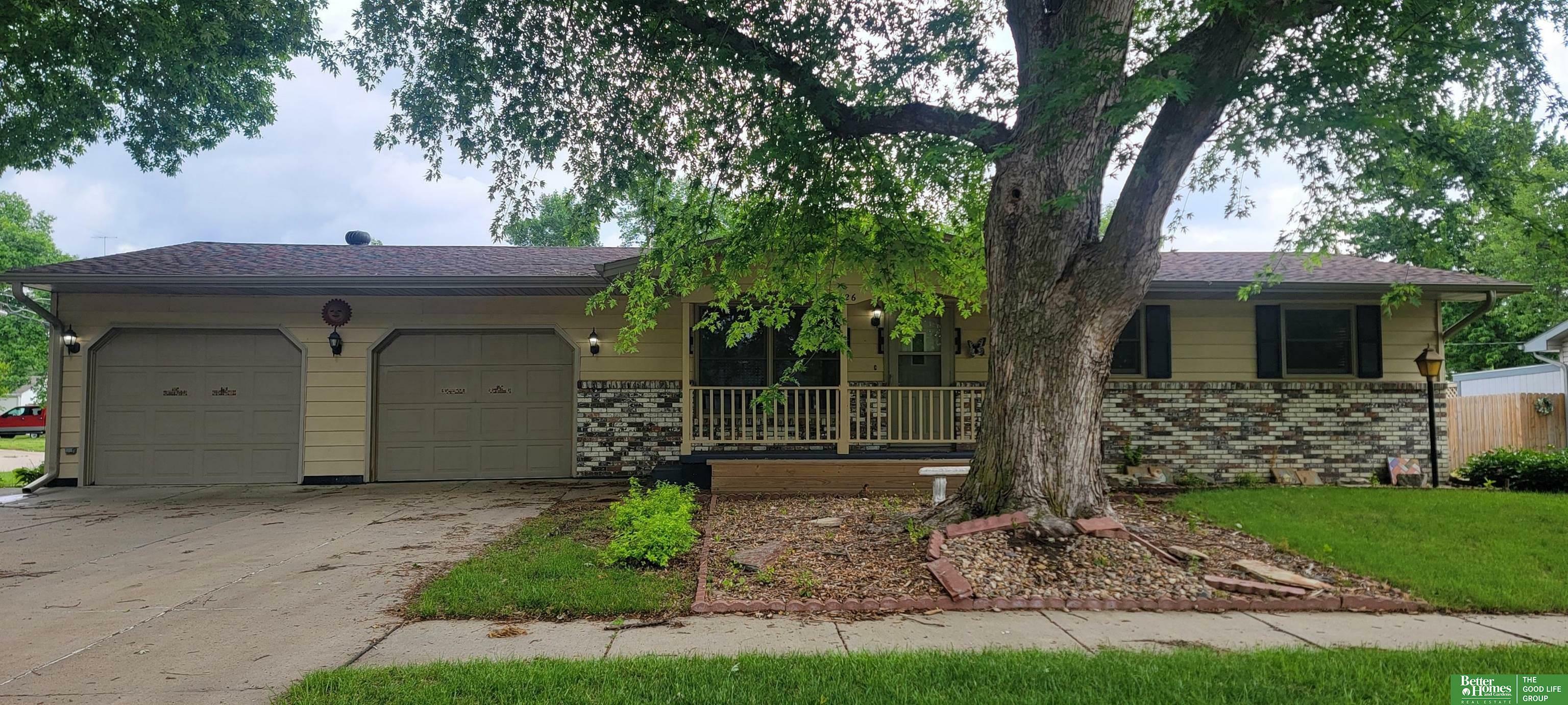 Property Photo:  1826 N York Avenue  NE 68467 