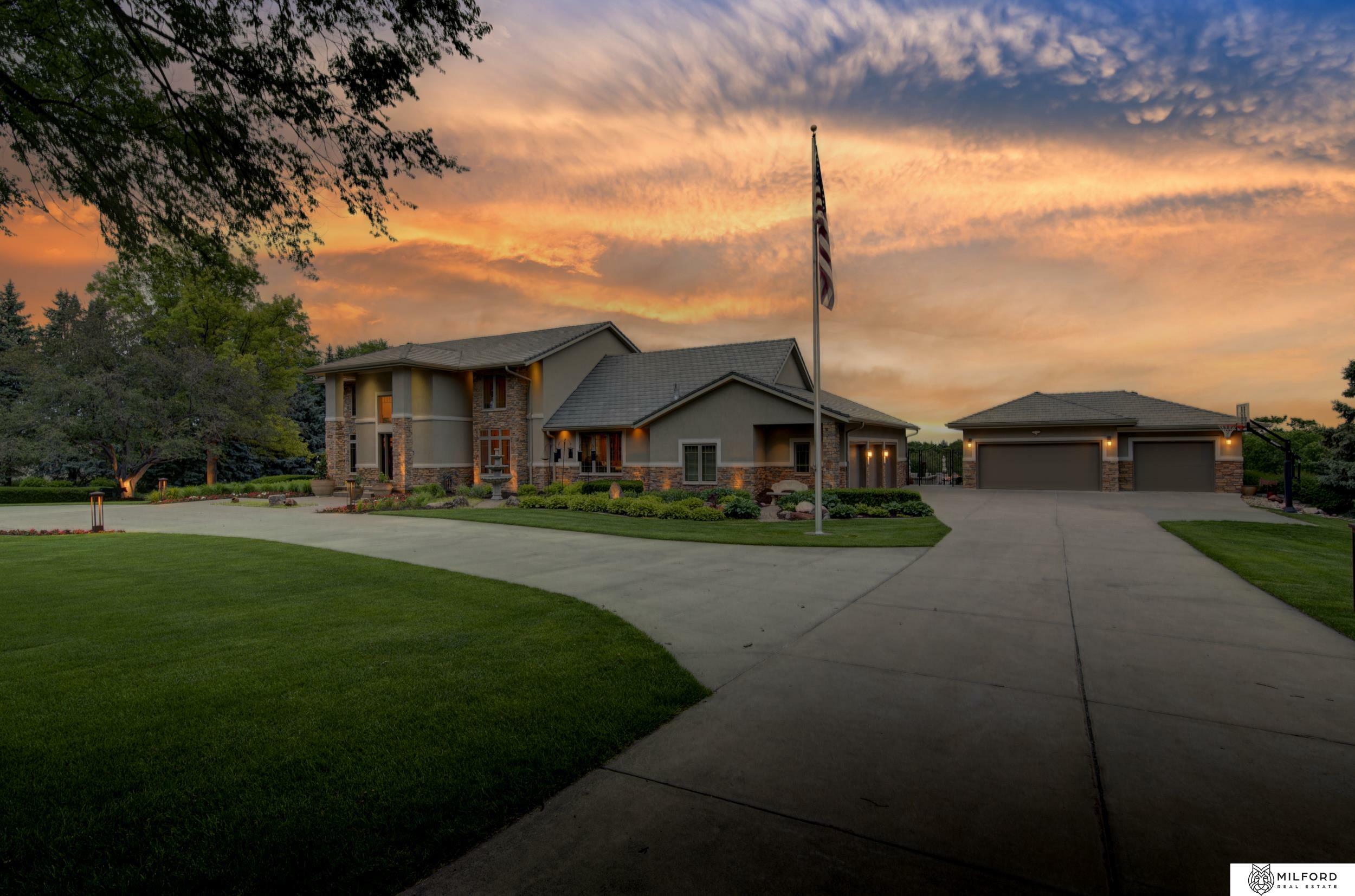 Property Photo: 4725 S 184th Plaza NE 68135