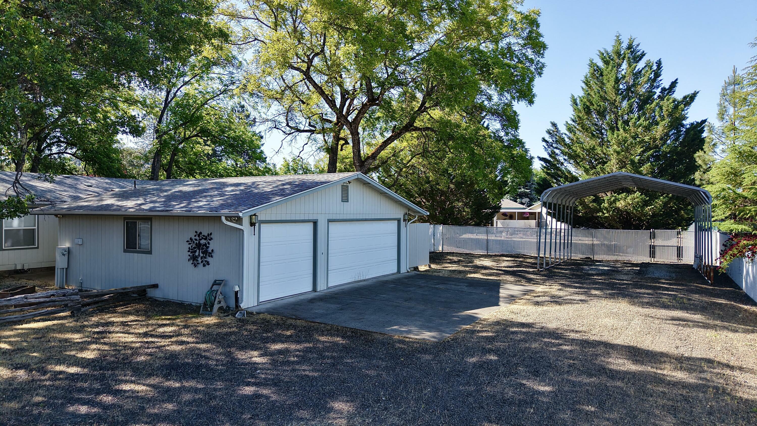 Property Photo: 601 Deer Park Lane OR 97539