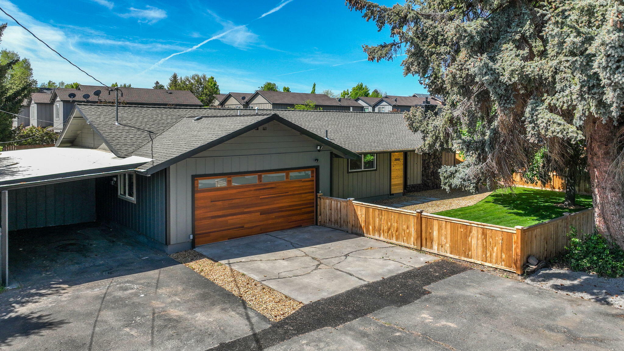 Property Photo: 2010 SW Reindeer Avenue OR 97756