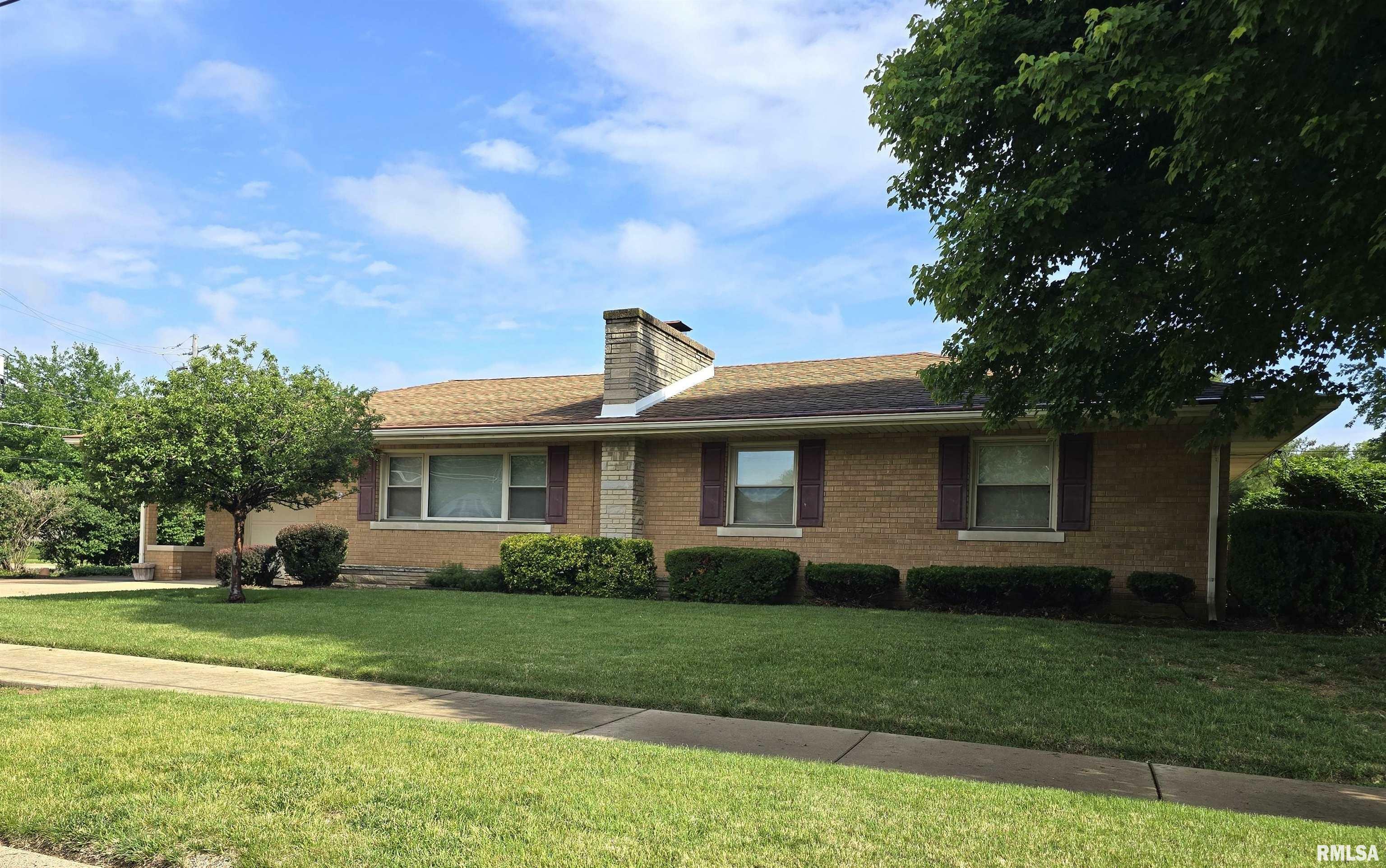 Property Photo: 901 Coolidge Avenue IL 61554