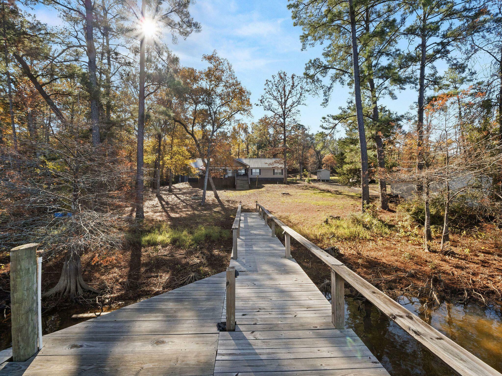 Property Photo: 378 Woodland Dr LA 71449