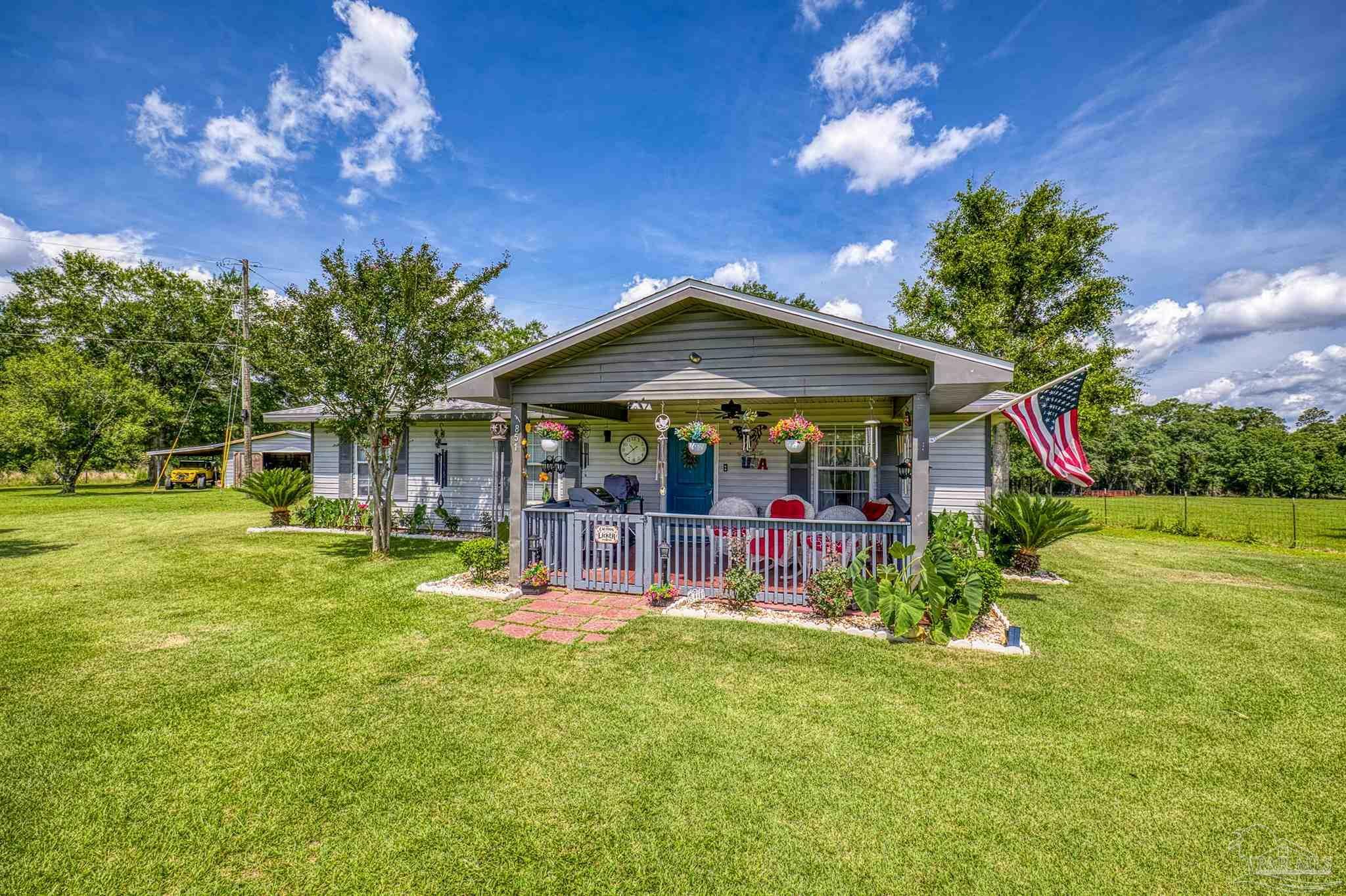 Property Photo: 1851 Mittie Crain Rd FL 32570