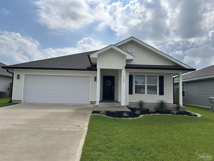 Property Photo: 4422 Tiger Oak Ct FL 32571