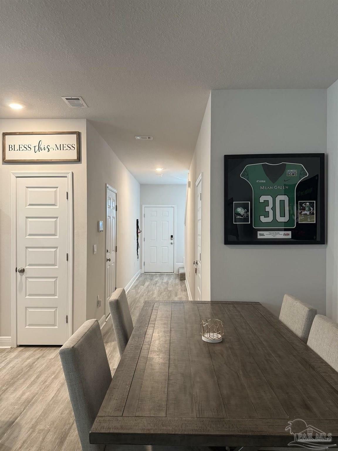 Property Photo: 1001 McLaren Cir FL 32547
