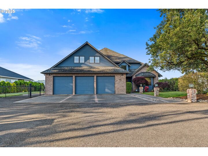 Property Photo:  954 S A St  WA 98671 