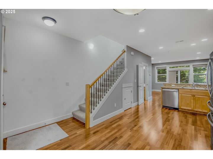 Property Photo: 7520 SE Milwaukie Ave 204 OR 97202