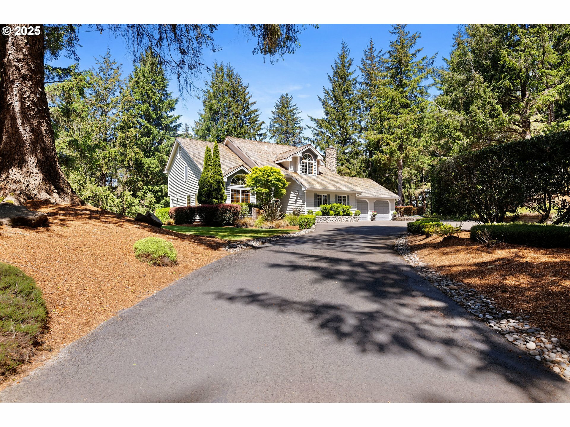 Property Photo: 1635 SW 14th St OR 97146