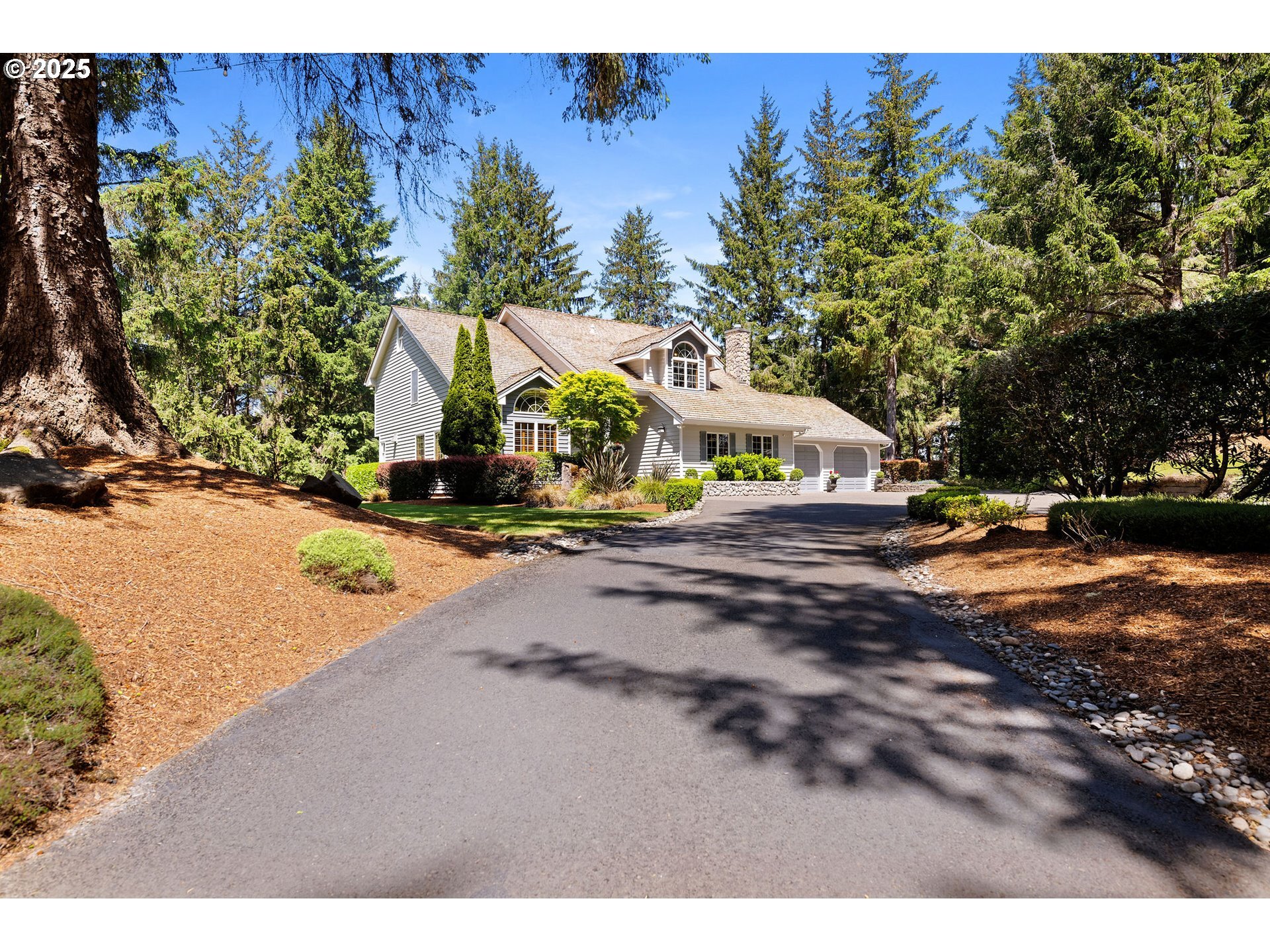 Property Photo:  1635 SW 14th St  OR 97146 