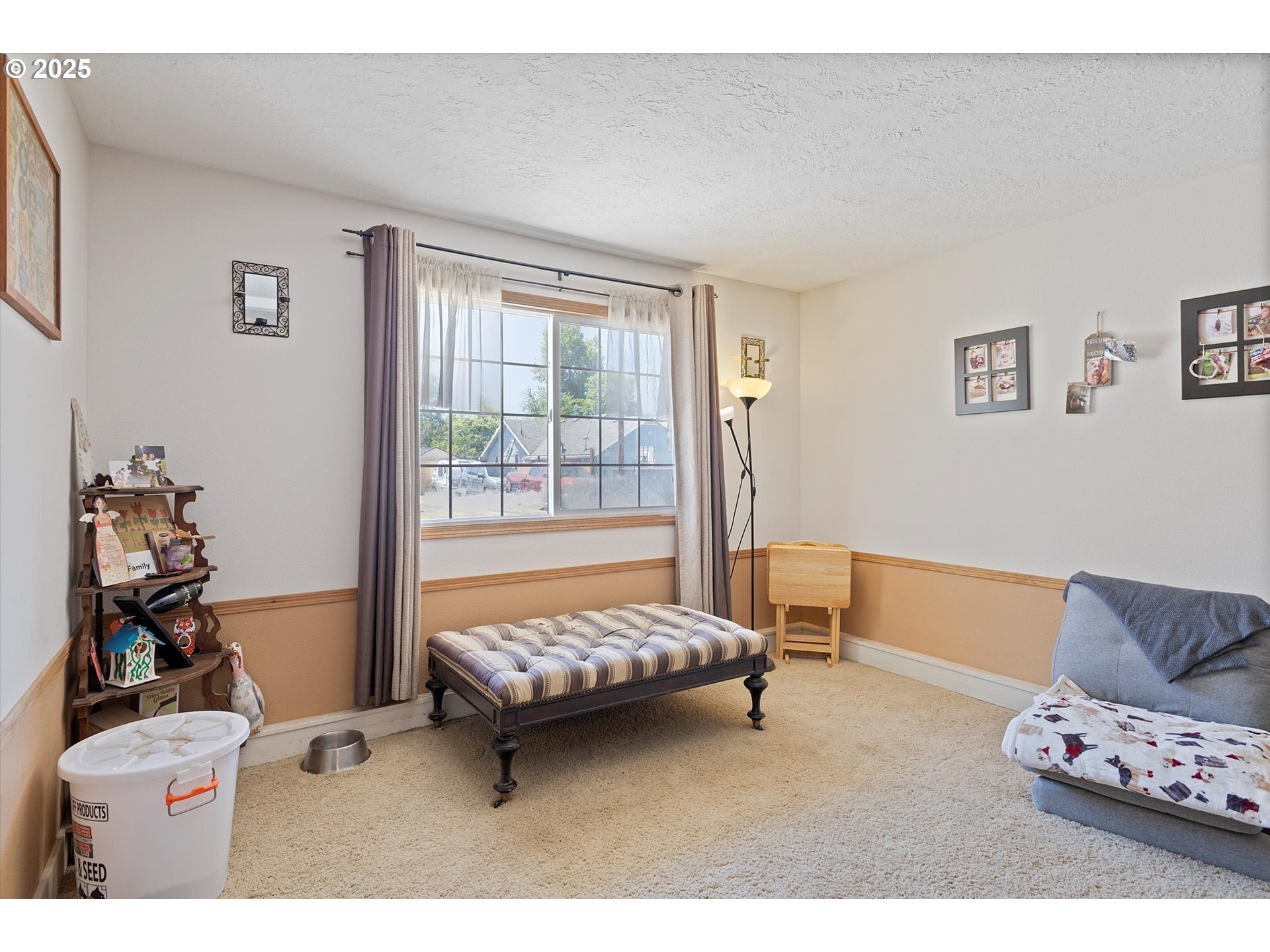 Property Photo: 410 W Jefferson St OR 97111
