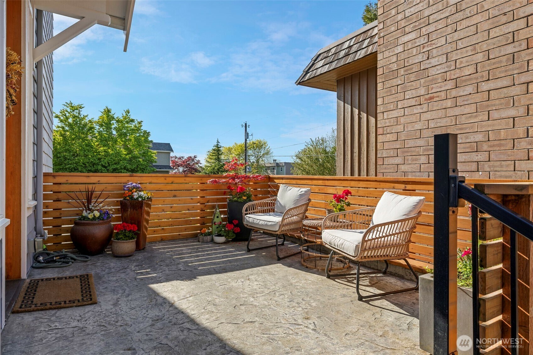 Property Photo: 656 Daley Street 102 WA 98020