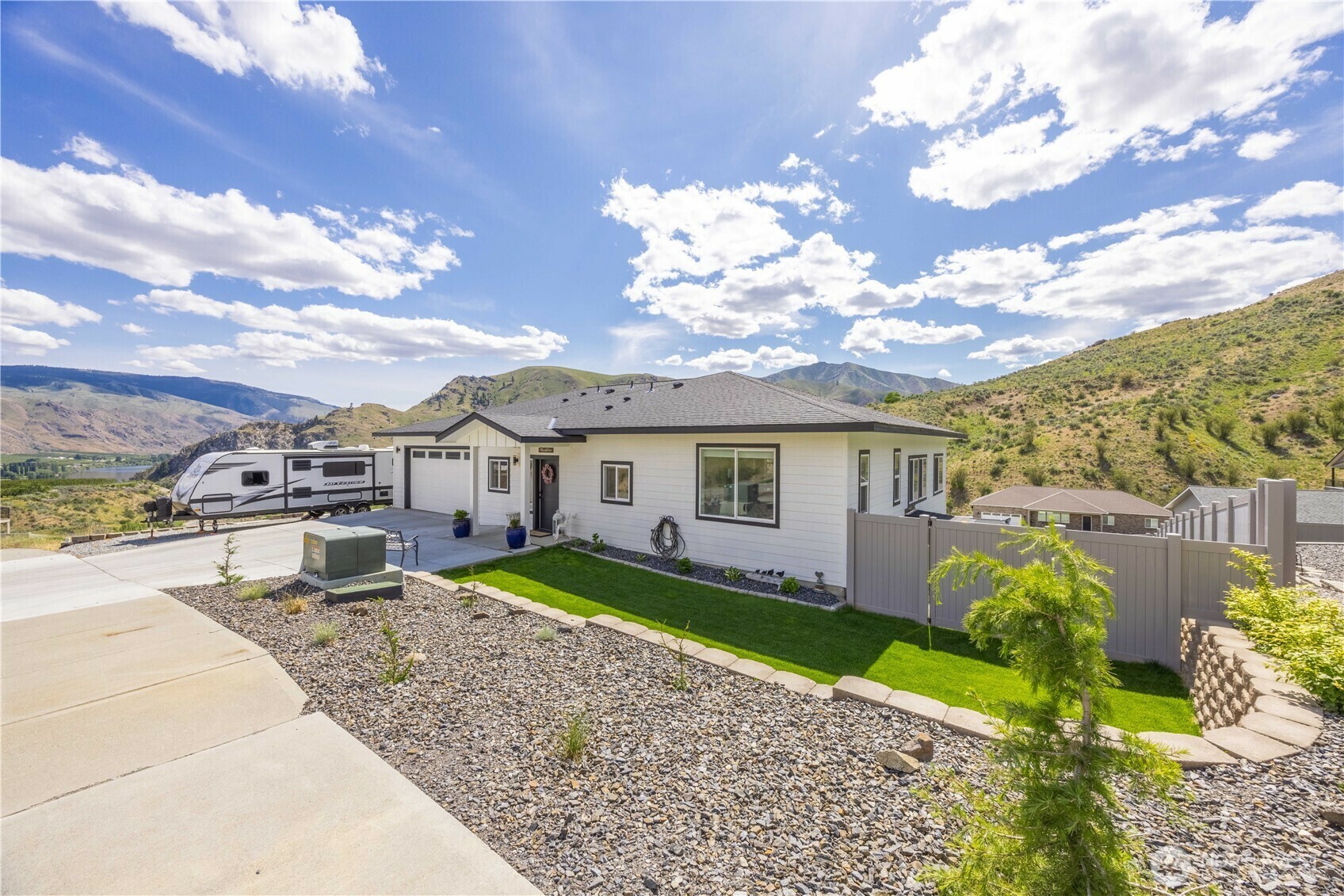 Property Photo: 9968 Griffith Place WA 98822