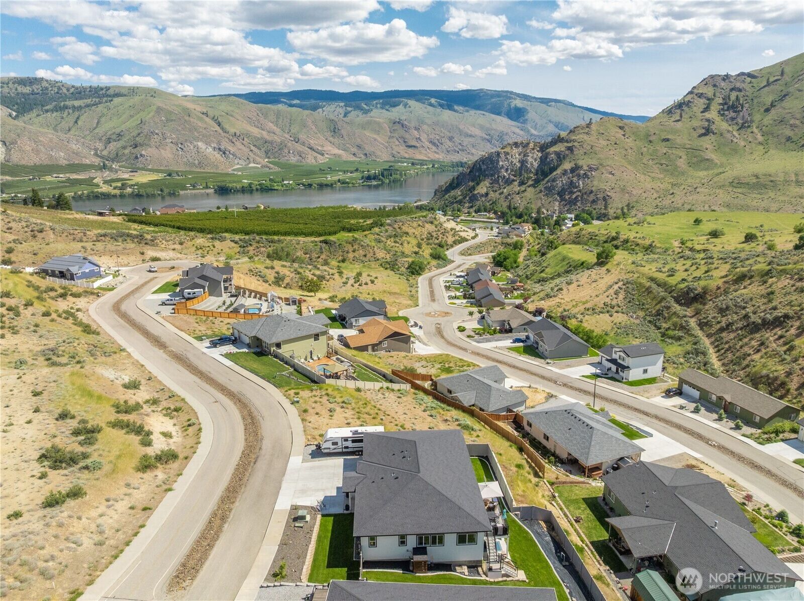 Property Photo: 9968 Griffith Place WA 98822