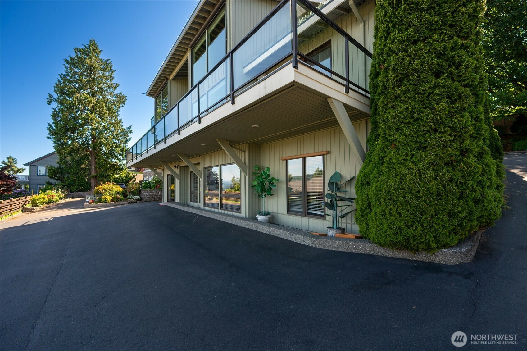 Property Photo: 3911 NE 158th Lane WA 98155