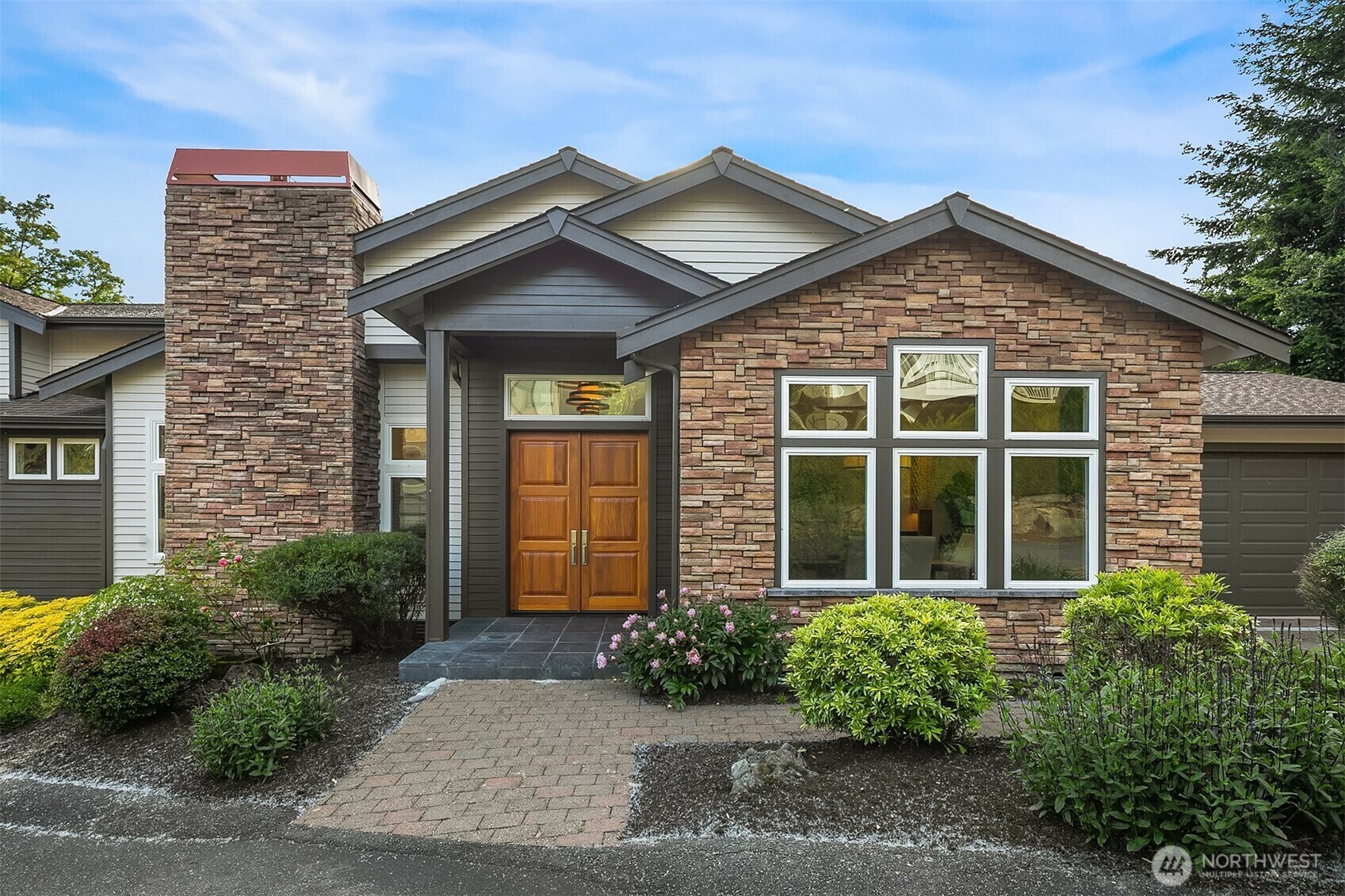 Property Photo: 10022 NE 110th Street WA 98033