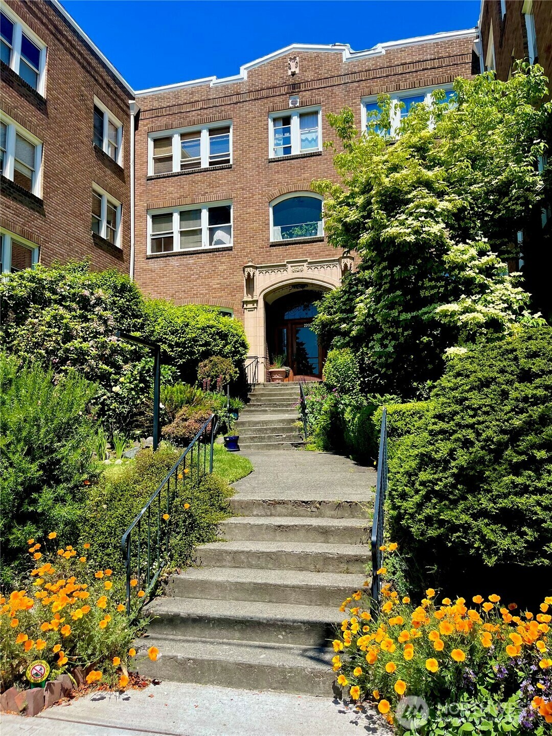 Property Photo: 220 W Olympic Place 309 WA 98119