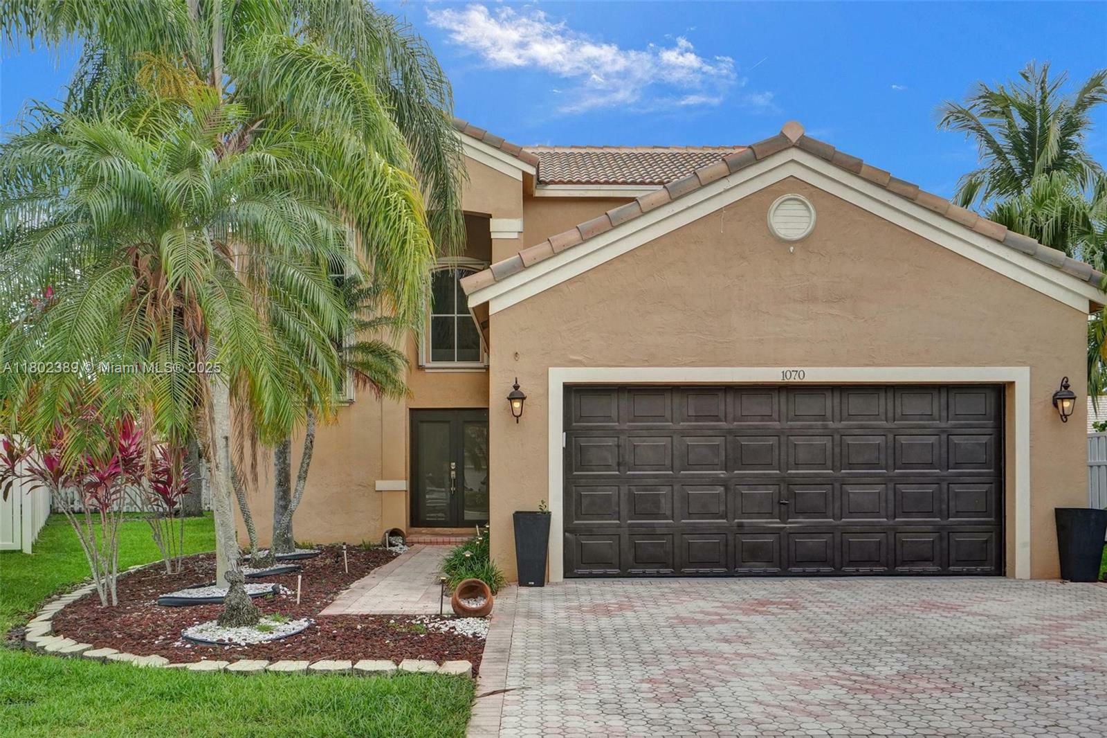 Property Photo: 1070 Briar Ridge Rd FL 33327