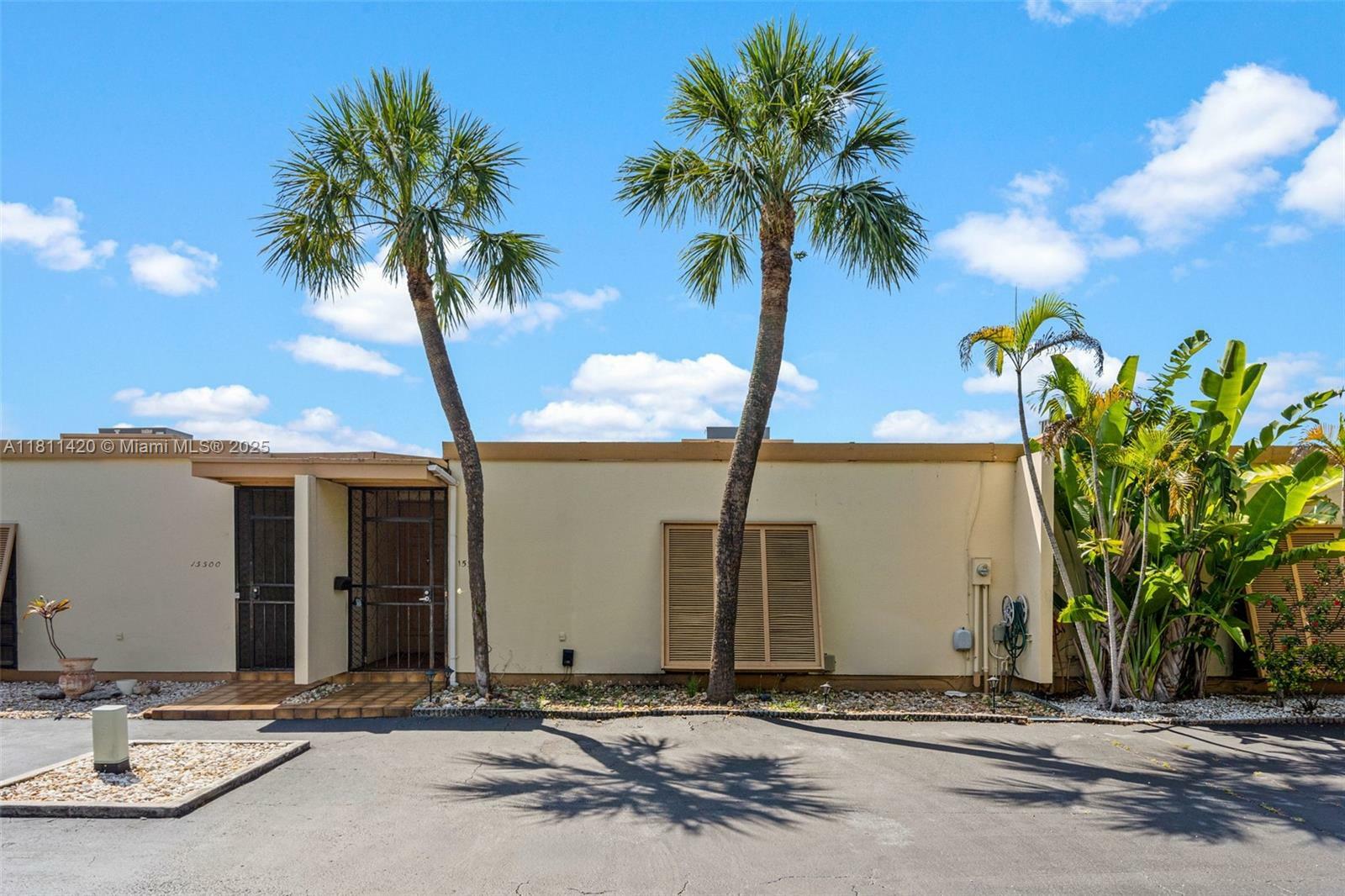 15504 Sharpecroft Dr  Miami Lakes FL 33014 photo
