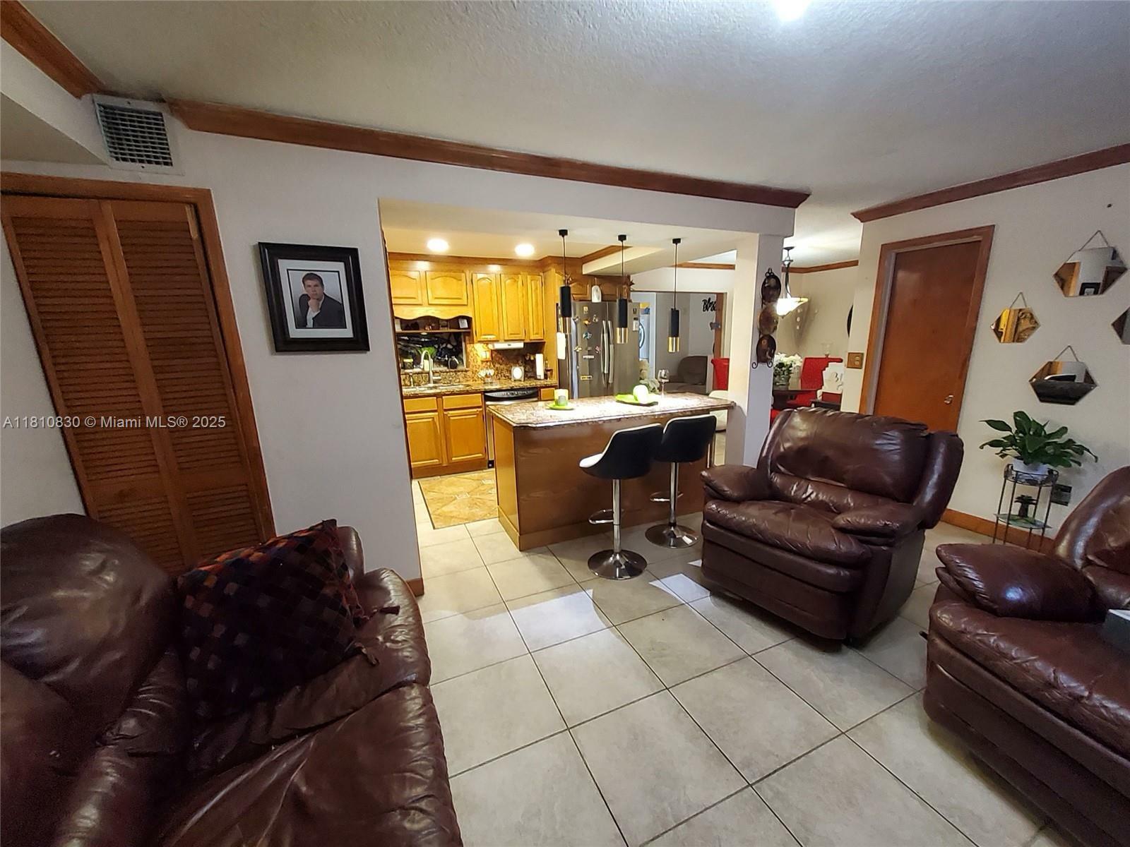 Property Photo: 11389 SW 65th St FL 33173
