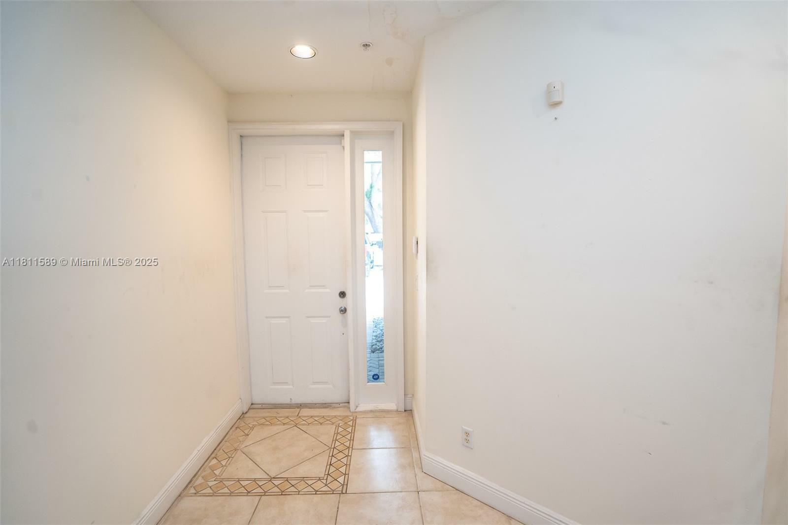 Property Photo: 2685 NE 9th Ave 4 FL 33334