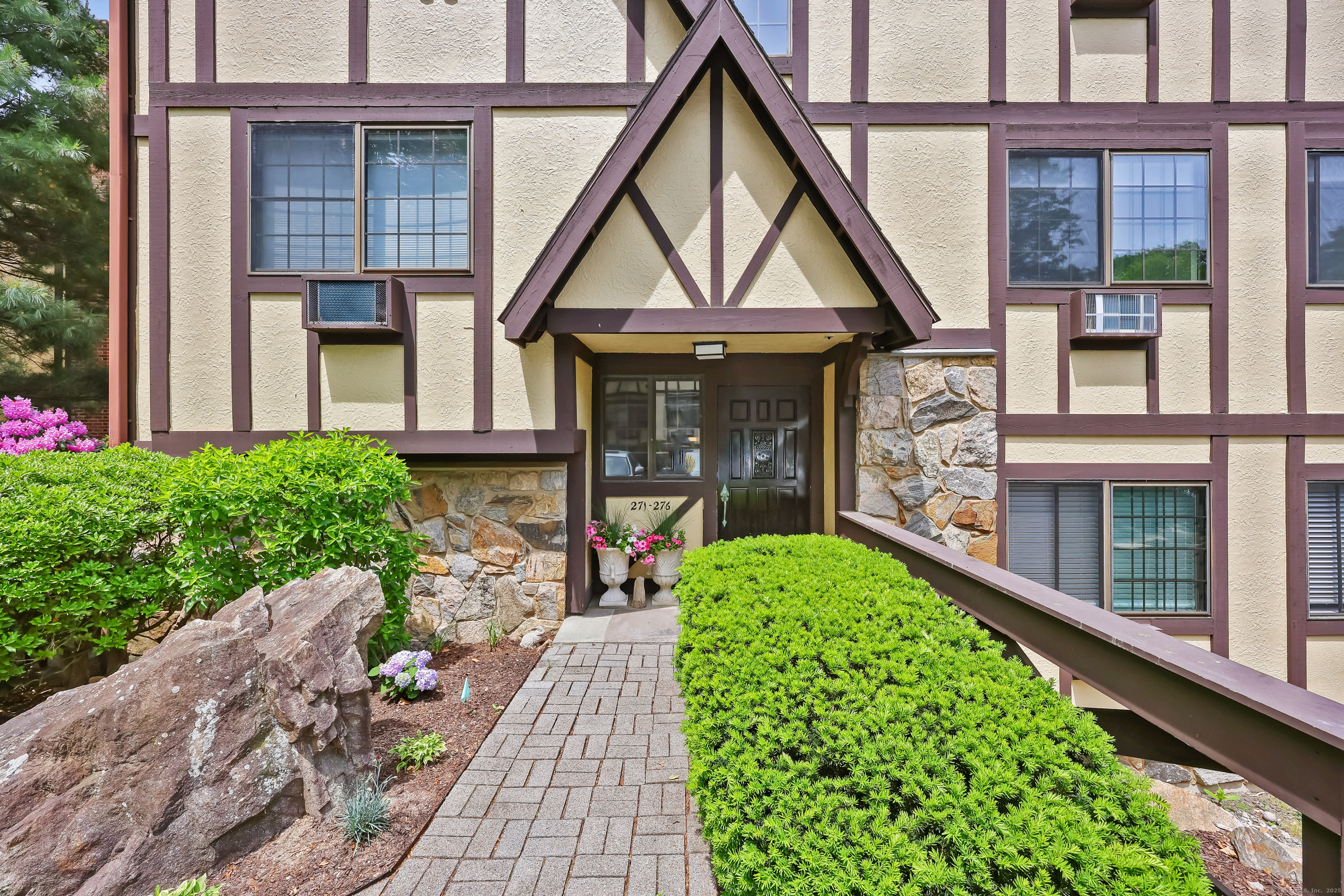 Property Photo: 50 Aiken Street Apt 275 CT 06851
