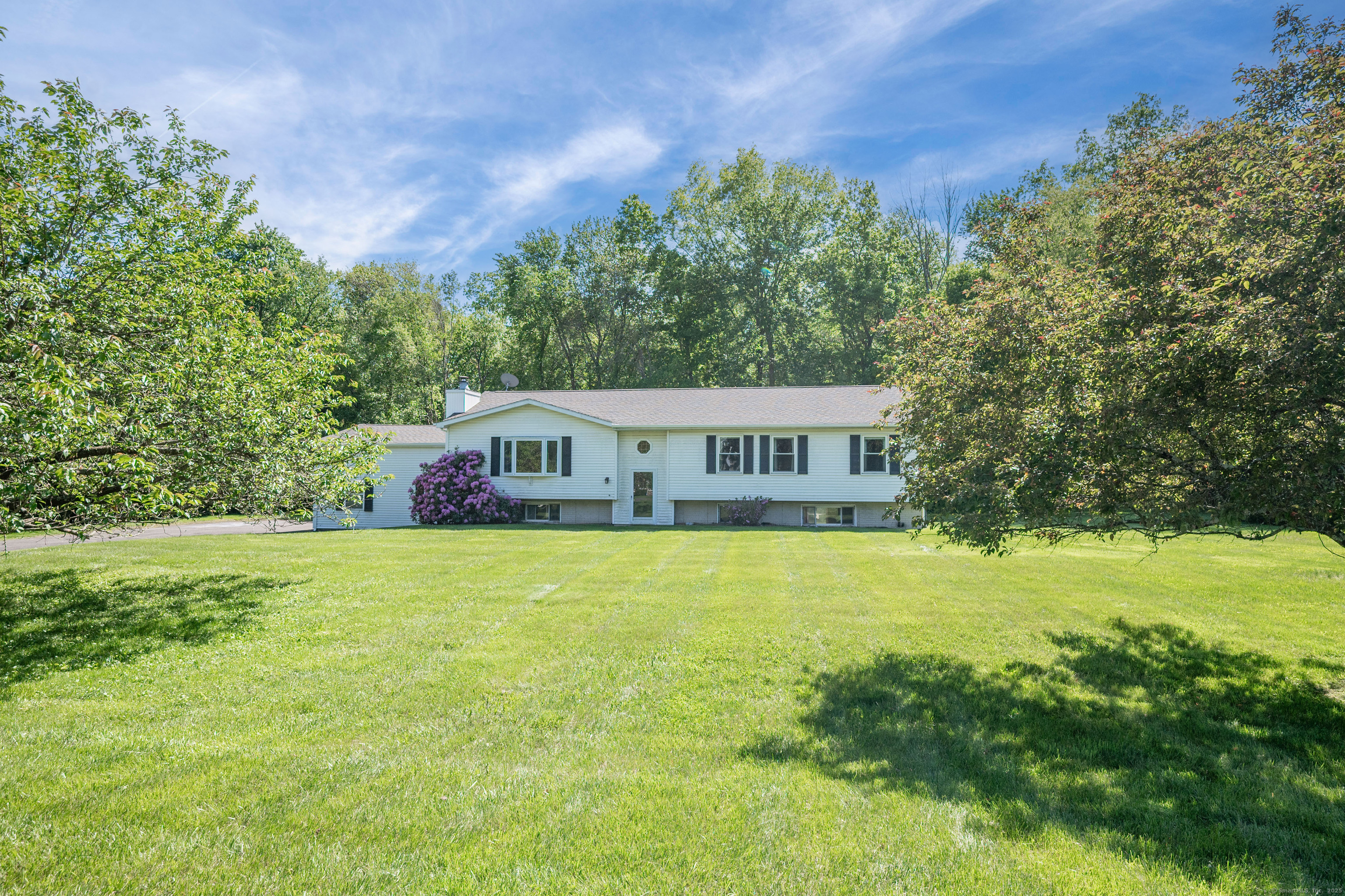 16 Dairy Farm Drive  Brookfield CT 06804 photo