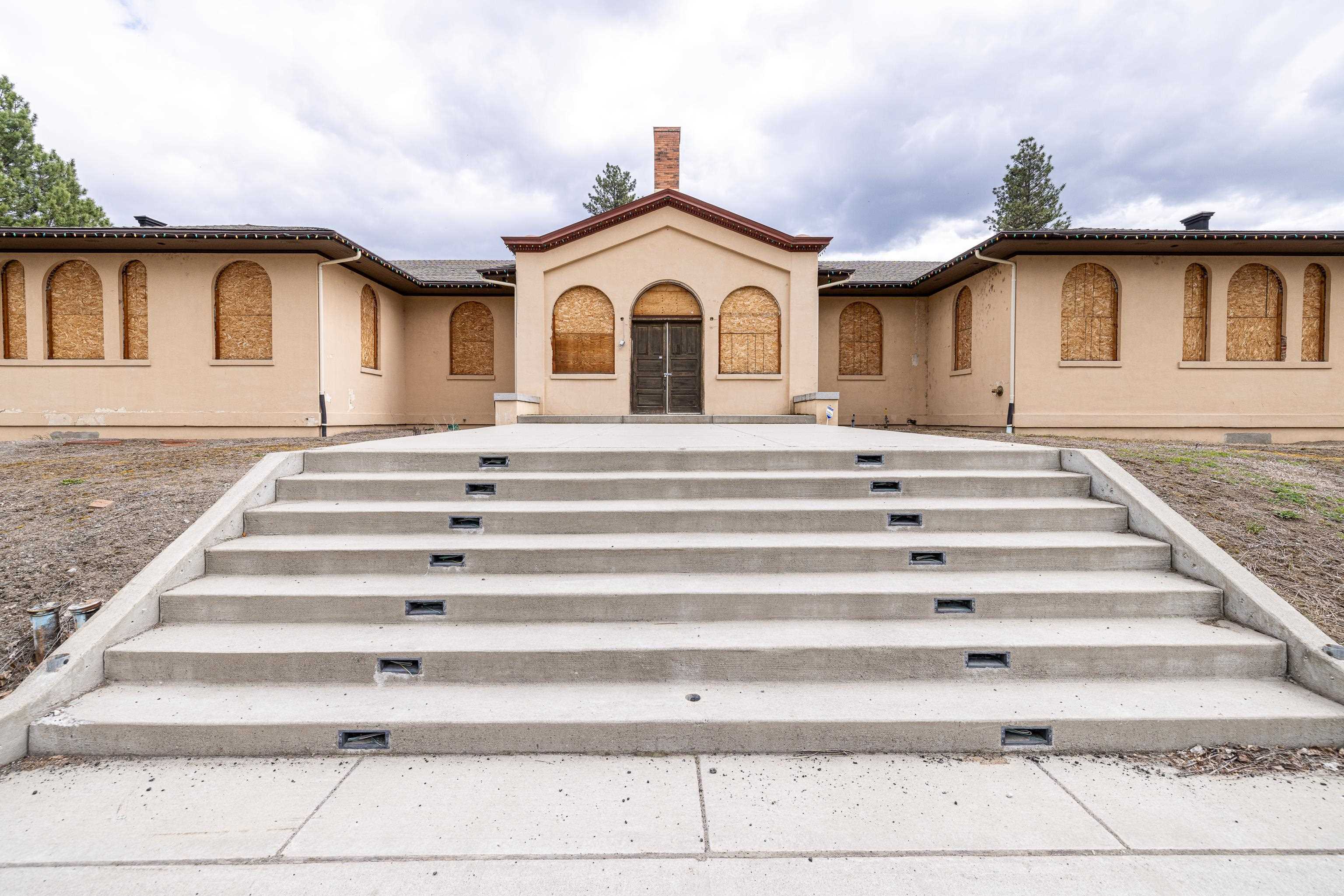 Property Photo: 2225 S Inland Empire Way WA 99224