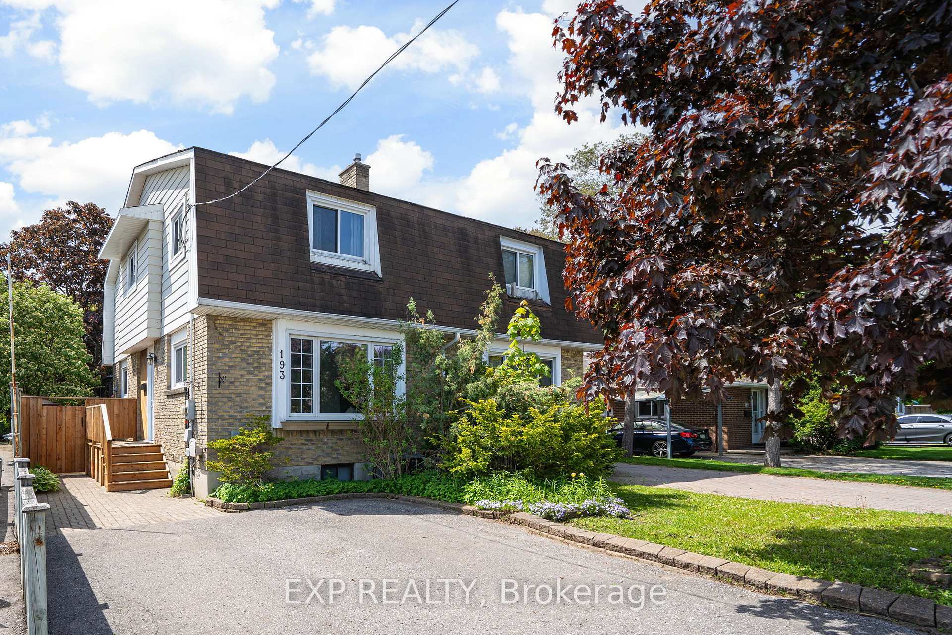 Property Photo:  193 Taunton Road W  ON L1G 3T4 
