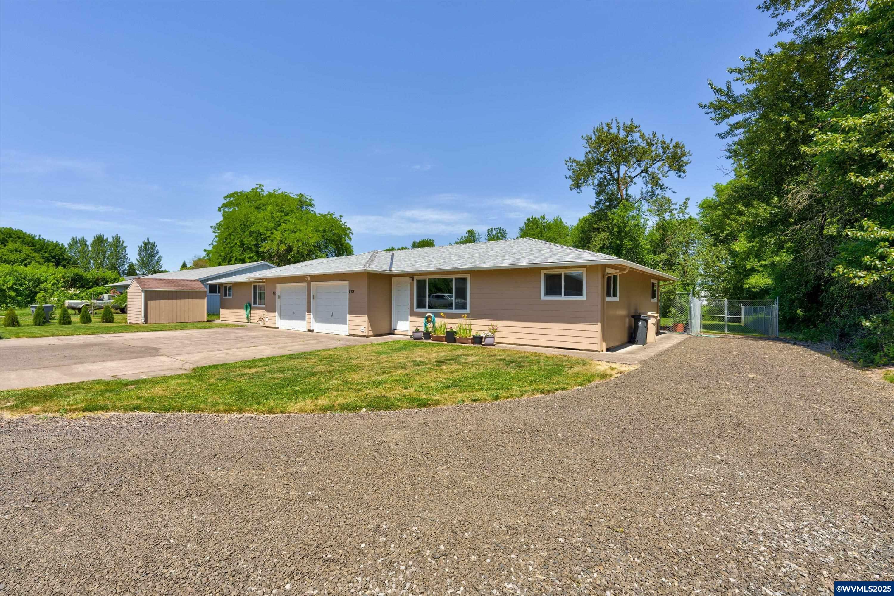 Property Photo: 875 NE Woodcrest (-885) Av OR 97330