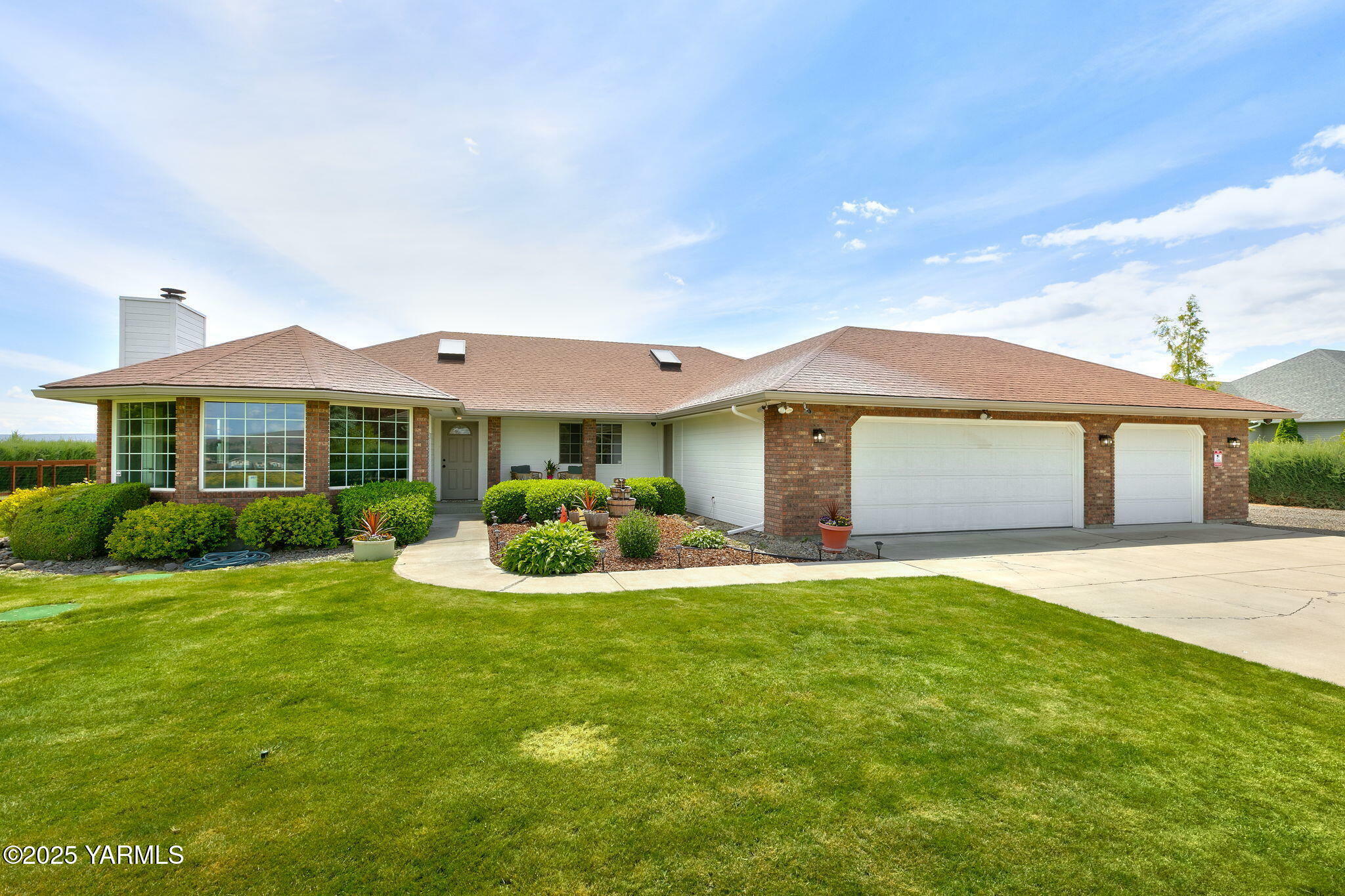 Property Photo: 15014 Fisk Rd WA 98908