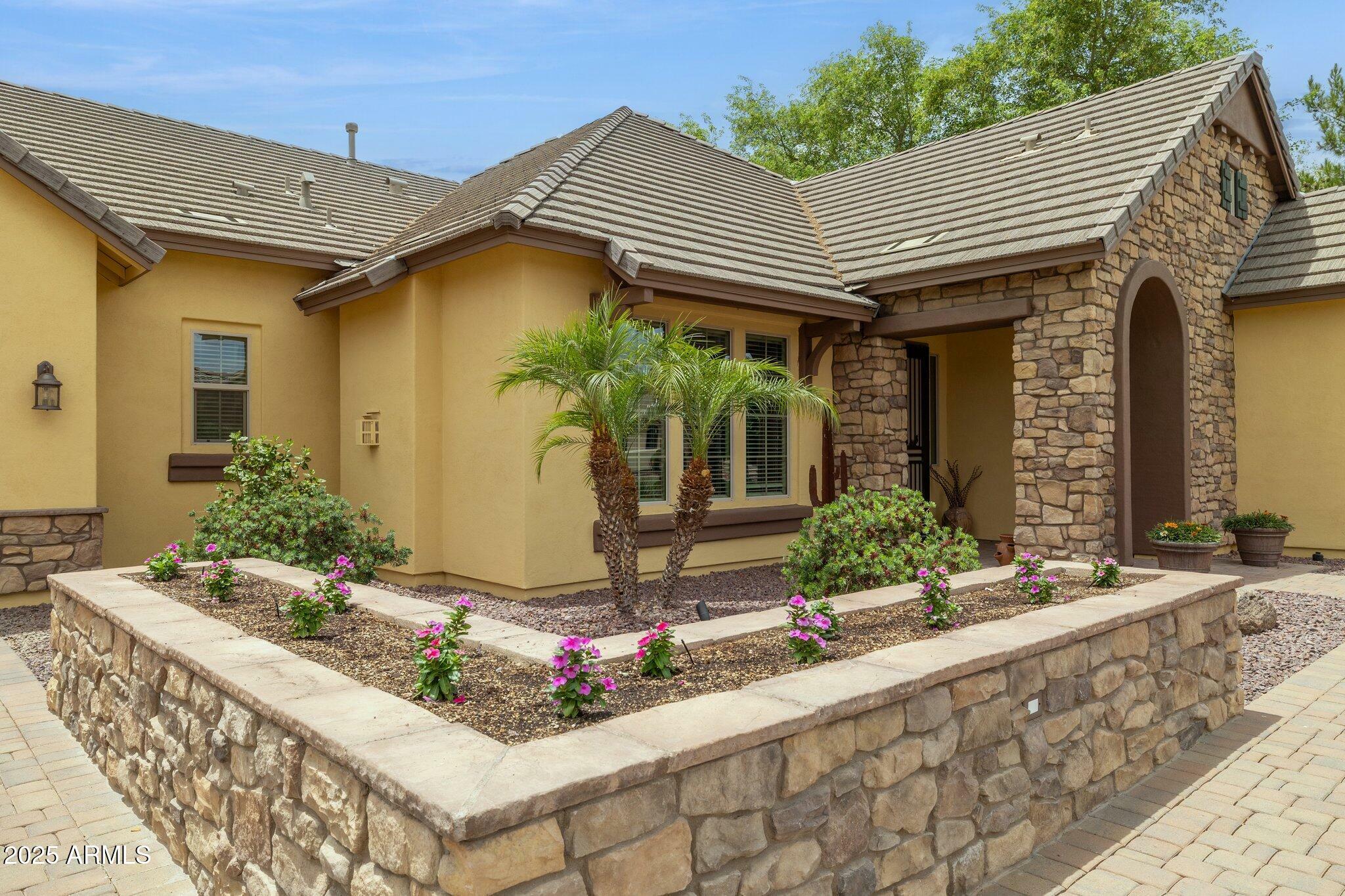Property Photo: 7587 W Quail Avenue AZ 85308