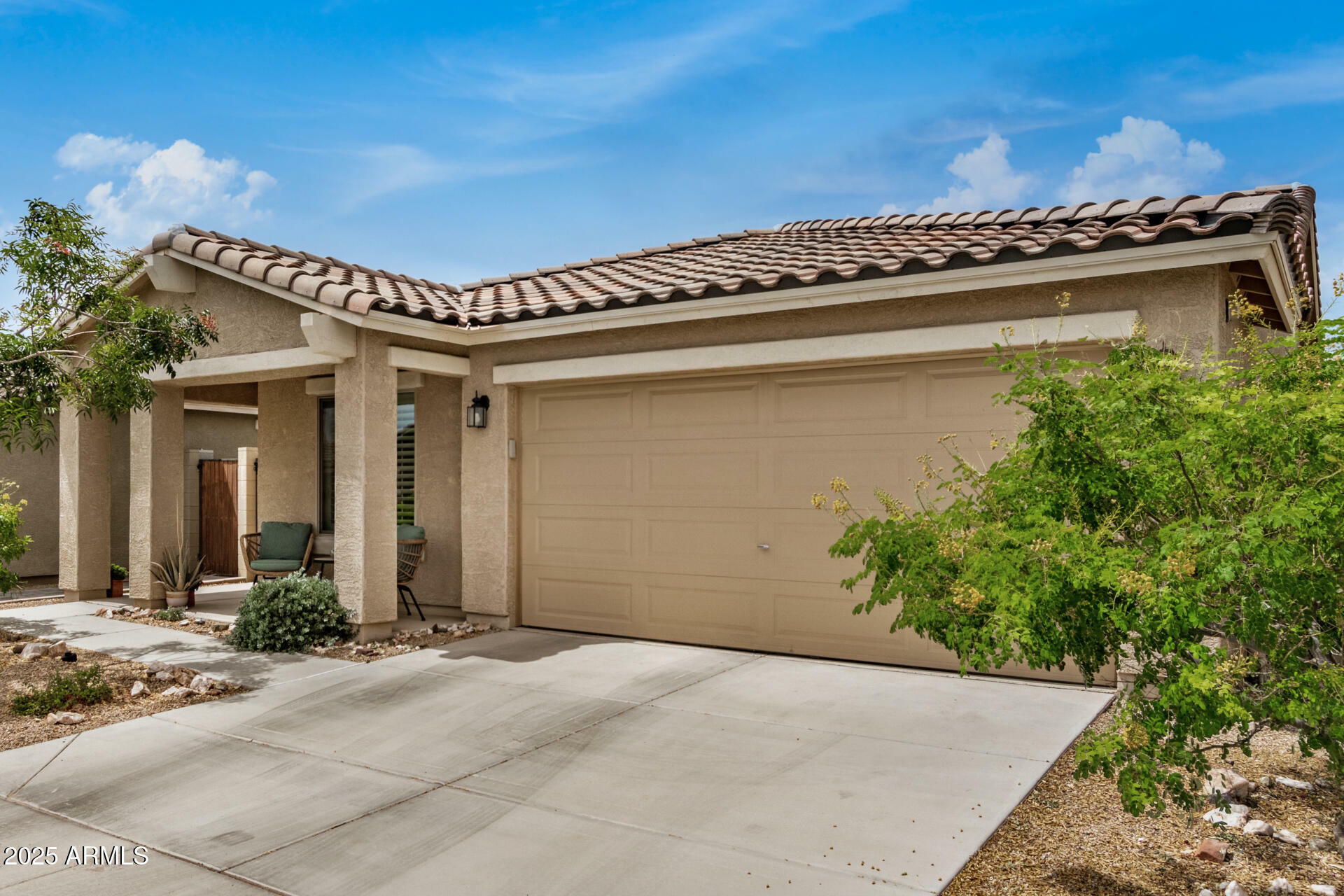 Property Photo:  1874 E Mesquite Avenue  AZ 85119 